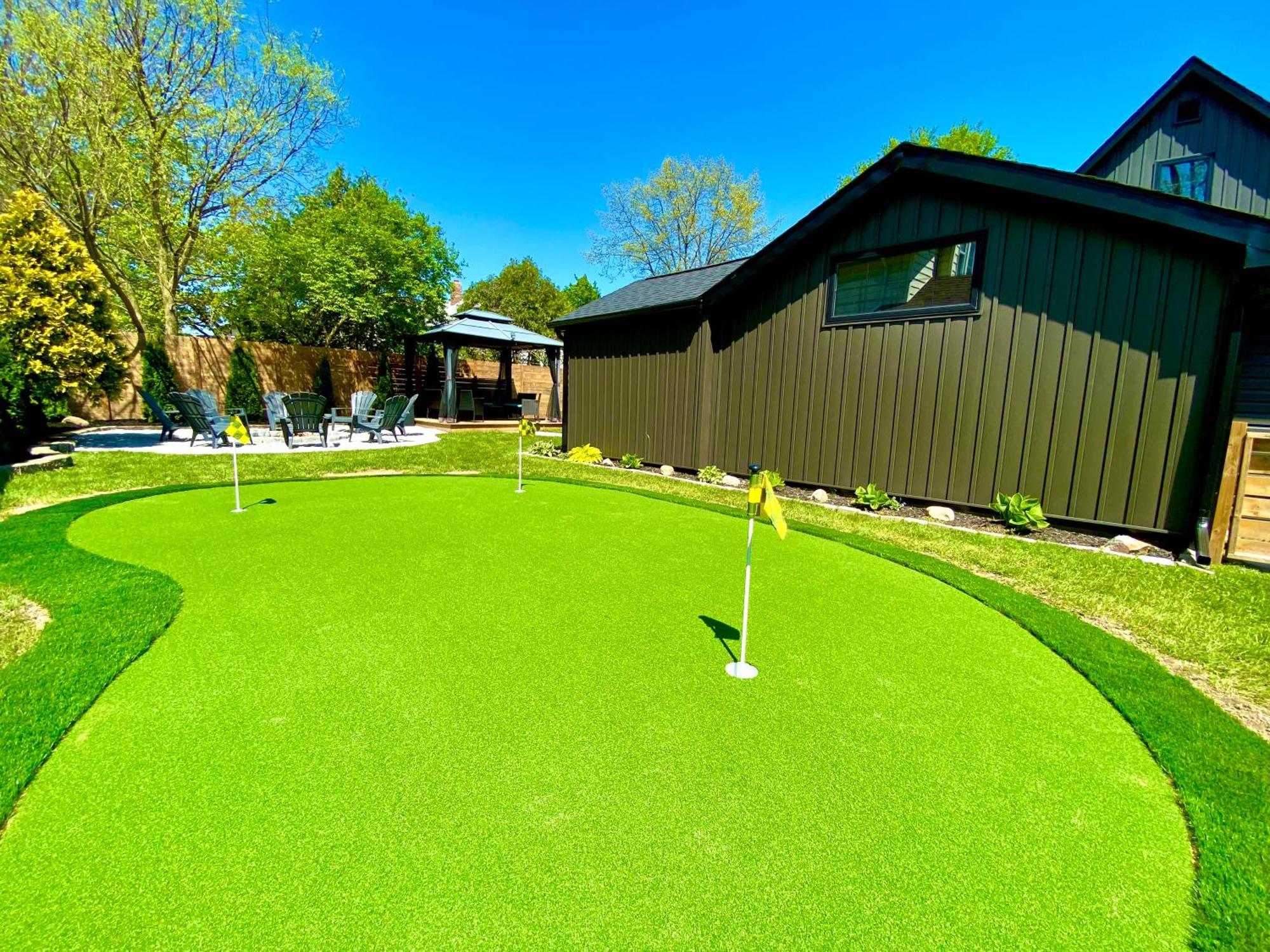 Stylish Downtown Kingsville Getaway With Putting Green, Firepit & Games Exterior foto