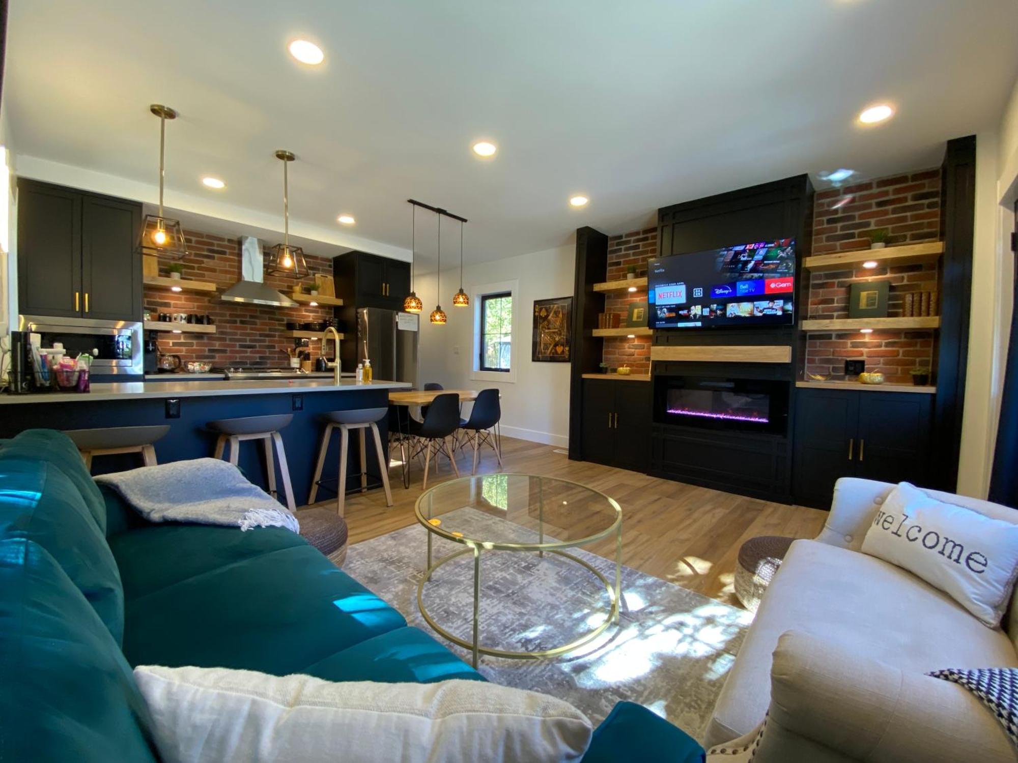 Stylish Downtown Kingsville Getaway With Putting Green, Firepit & Games Exterior foto